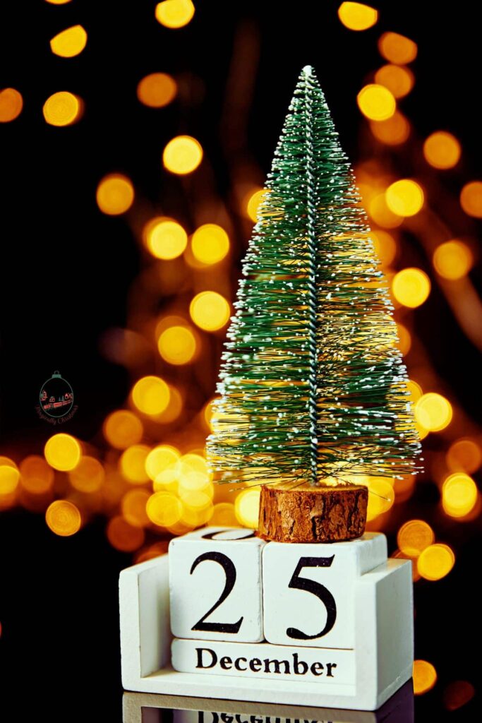 Wood blocks with the date of December 25 on them with a decorative CHristmas tree on top of it for the countdown to Christmas day.